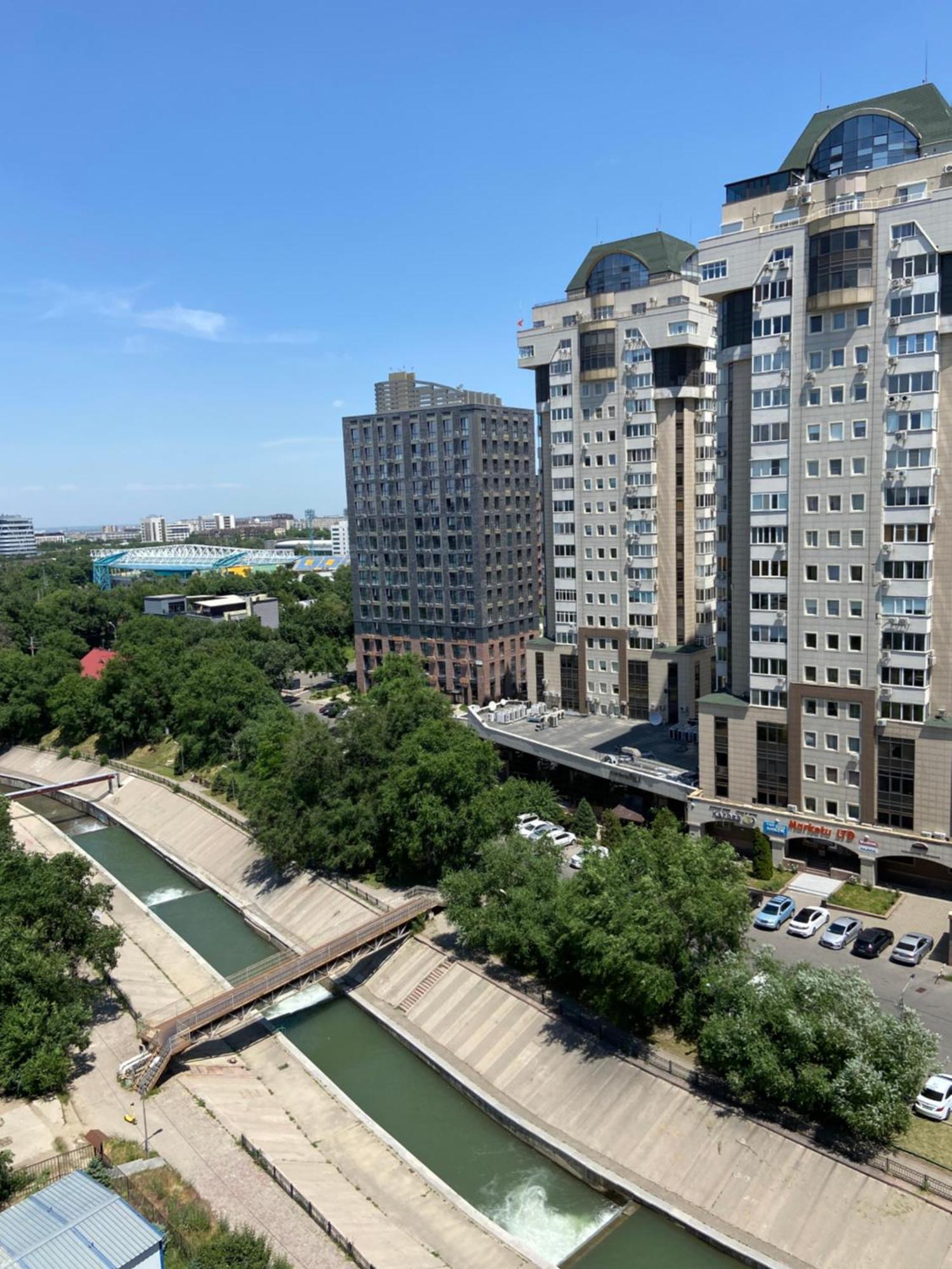 Квартира В Центре Алматы Luaran gambar